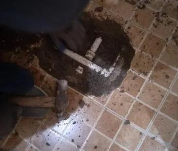 托克逊卫生间漏水维修公司为您分享下卫生间渗水如何处理及注意事项